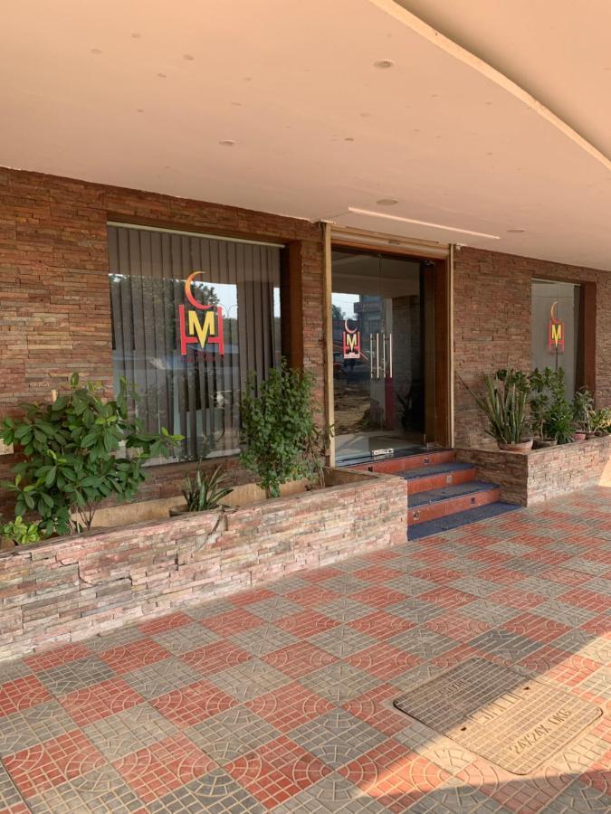 Hotel Half Moon Madrás Exterior foto